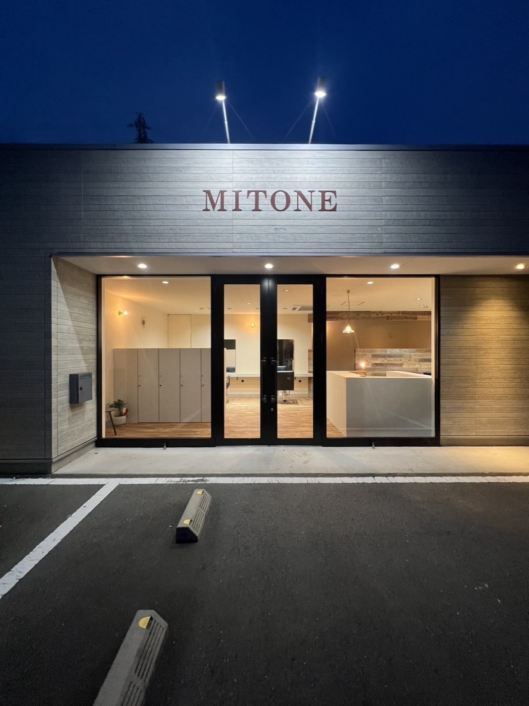夜のMITONEの外観